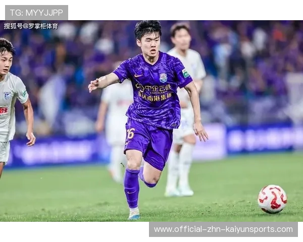 杨梓豪左路突破传中，助攻云南玉昆在热身赛中率先破门